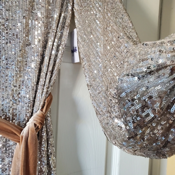 Gold sequence dress - Picture 8 of 9